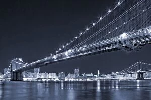 Images Dated 27th April 2015: Brooklyn Bridge and Manhattan Bridge at night