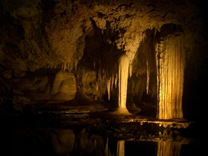 <b class=qtipBold><figcaption>Cave Reflections</figcaption></b><br>Underground reflections from the Lake Cave in Western Australia, Australia. Cave Reflections