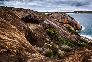 Images Dated 2nd February 2016: Cliffs near Lucky Bay in Cape Le Grand National Park