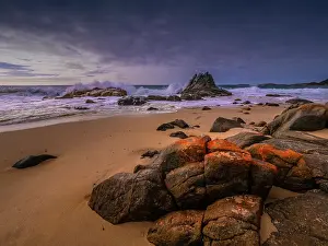 Images Dated 13th December 2022: Coastal scene along Broken Arm beach