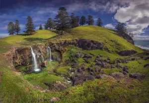 Flowing Water Prints: Cockpit falls in waterfall valley