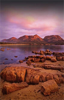 Images Dated 21st November 2013: Coles Bay in Freycinet National Park, East coast of Tasmania