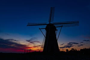 Images Dated 14th May 2018: Colourful Sunset Behind The Lily - Dutch Windmill - Stirling Ranges