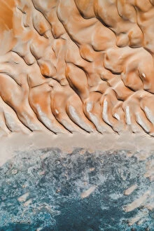 Images Dated 13th July 2019: Contrasts at the edge of the desert taken from above, United Arab Emirates