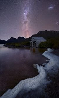 Images Dated 8th April 2015: cradle mountain at night under the milkyway