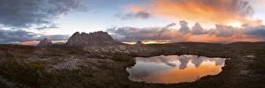 Images Dated 6th April 2015: cradle mountain panorama at sunset
