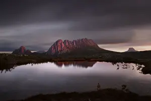 cradle mountain at sunset