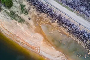 <b class=qtipBold><figcaption>Dam Wall Aerial</figcaption></b><br>Patterns at the edge of a dam wall.<br><em>© Philip Copp</em> Dam Wall Aerial