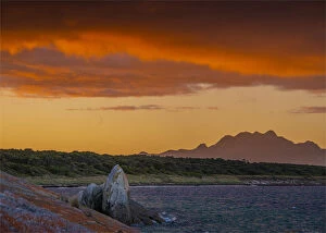 Images Dated 28th March 2015: Dawn at Blue rocks on Flinders Island, Bass Strait, Tasmania