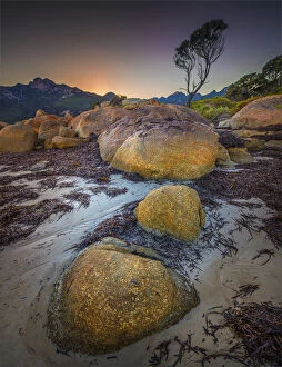 Images Dated 2nd April 2017: Dawn at Fotheringate beach Flinders Island, Bass Strait, Tasmania, Australia