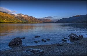 Images Dated 21st January 2014: Dawn on lake Wakatipu, New Zealand south island