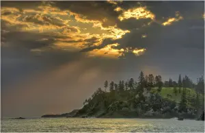 Images Dated 23rd October 2012: Dramatic skies over Sydney bay on the coastline of Norfolk Island
