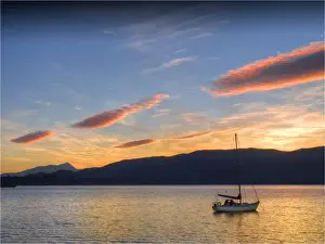 Dusk over lake Te-Anau, New Zealand, south island