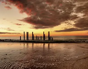 Photo Art Prints: Dusk at pier ruins