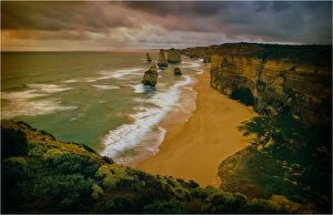 Images Dated 28th July 2013: Dusk on the Shipwreck coastline at the Twelve Apostles, Port Campbell, Victoria