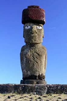 James Stone Nature Photography Collection: Easter Island Head Statue