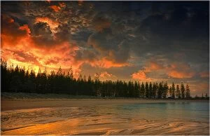 Images Dated 1st September 2011: Emily bay dawn