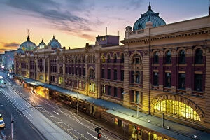 Buildings and Architecture Puzzles Collection: Flinders street station the iconic landmark of Melbourne