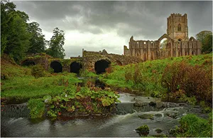 <b class=qtipBold><figcaption>Fountains Abbey, Yorkshire, England</figcaption></b><br><em>© southern lightscapes</em> Fountains Abbey, Yorkshire, England