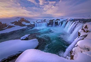 <b class=qtipBold><figcaption>Godafoss Iceland</figcaption></b><br>The wonderful waterfalls of Godafoss during winter, Iceland.<br><em>© southern lightscapes</em> Godafoss Iceland