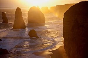 Images Dated 19th May 2015: A golden sunset at the Twelve Apostles
