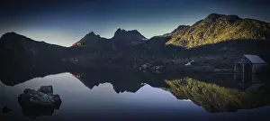 The iconic Dove Lake and boatshed - with Creadle Mountain at the backdrop. Taken during a cloudless morning