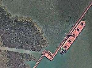 Images Dated 21st June 2018: Iron ore facility with ships