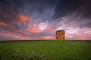 Images Dated 19th December 2016: La Perouse Tower at sunrise, Sydney, Australia