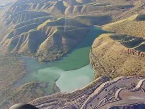 <b class=qtipBold><figcaption>Lake Argyle</figcaption></b><br>A photo of the dam wall at Lake Argyle, Western Australia taken from a light aircraft.<br><em>© 2005 Brian Yap</em> Lake Argyle