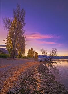 Images Dated 26th April 2016: Lake Wanaka in the Autumn, south island, New Zealand