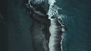 Images Dated 2nd August 2019: Looking down on crashing ocean waves, Esperance, Australia