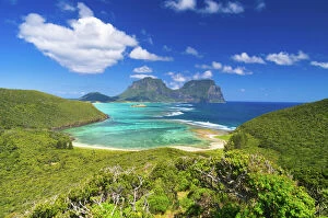 Ashley Whitworth Images Collection: Lord Howe Island lagoon