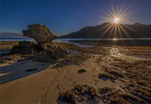 Images Dated 2nd April 2017: Low tide along the shoreline of Fotheringate beach