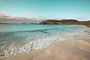Images Dated 26th December 2018: lucky bay paradise