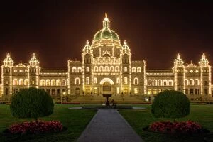 Images Dated 18th August 2015: The Main Block of the British Columbia Parliament Buildings Light Up at Night, Victoria, Canada