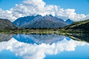 Images Dated 3rd October 2016: Majestic Lake Hayes Reflection, New Zealand