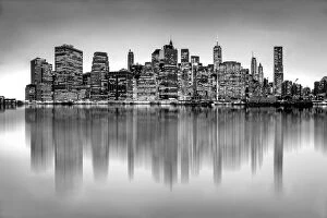 Images Dated 29th April 2015: Manhattan skyline from Brooklyn Bridge Park in black and white