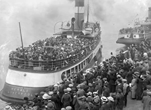 Images Dated 15th January 2017: Mass Emigration, Tender Herald leaving a Liverpool quay