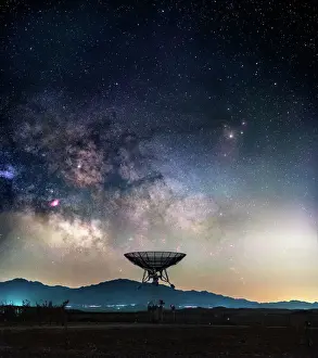 Milky way above radio telescope