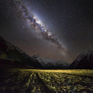 Images Dated 29th April 2014: Milky Way rises above Mount Cook (Aoraki)