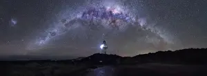 Milkyway arching over lighthouse