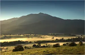Images Dated 23rd April 2011: Misty dawn, Kiewa valley, alpine area of Victoria, Australia