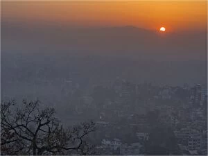 Images Dated 14th November 2013: Misty dawn light over the city of Kathmandu, Nepal