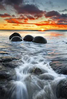 Boulder Rock Prints: Moeraki boulders at sunrise