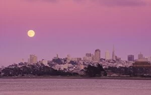 Images Dated 9th September 2014: Full moon at San Francisco city