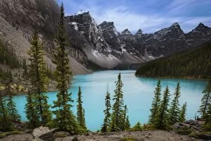 Images Dated 22nd August 2015: Moraine Lake From The Rockpile, Valley of the Ten Peaks, Alberta, Canada