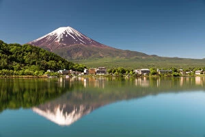 Daniel Osterkamp Collection: Mount Fuji / Fujiyama / Fujisan reflected in Kawaguchi Mirror Lake