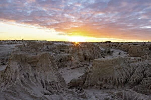 Images Dated 8th February 2023: Mungo National Park Sunrise
