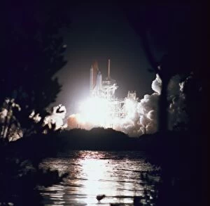 Images Dated 26th April 2006: Night launch of the space shuttle