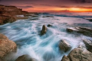 <b class=qtipBold><figcaption>Ocean flow</figcaption></b><br>Sunrise at Maroubra Beach, Sydney, Australia.<br><em>© 2011 Yury Prokopenko</em> Ocean flow